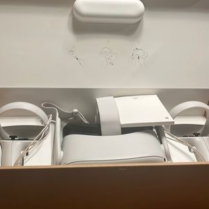 Oculus Quest 2 and Elite head strap